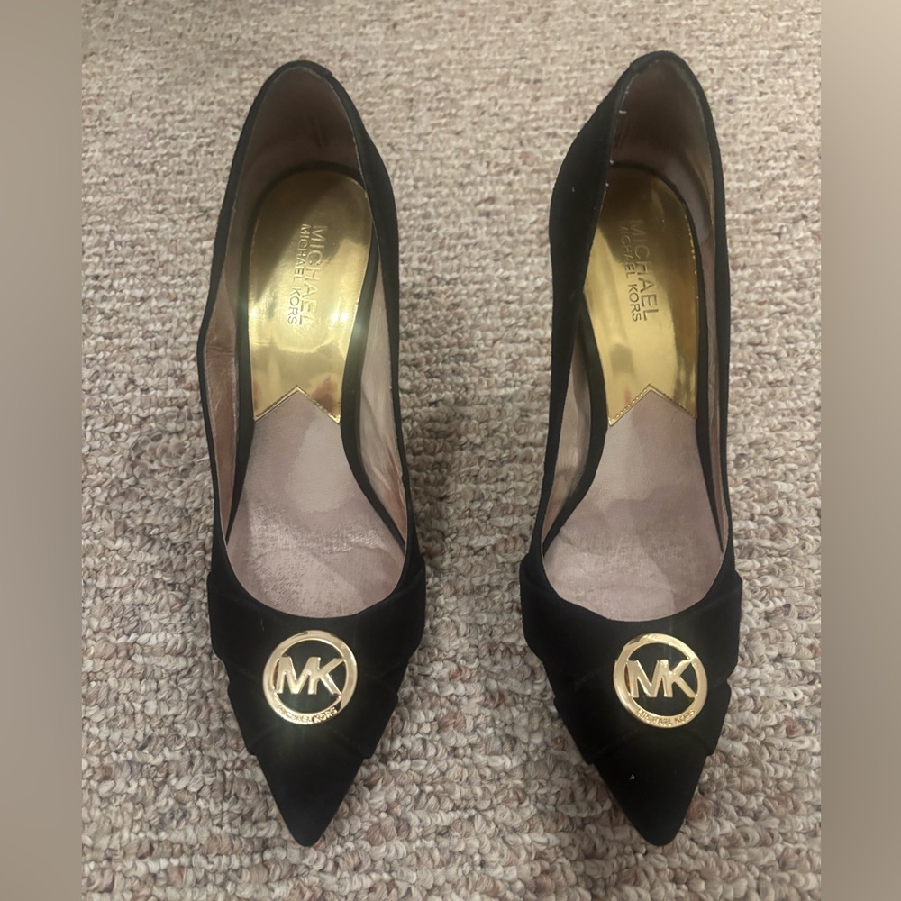 Black suede Michael Kors pump